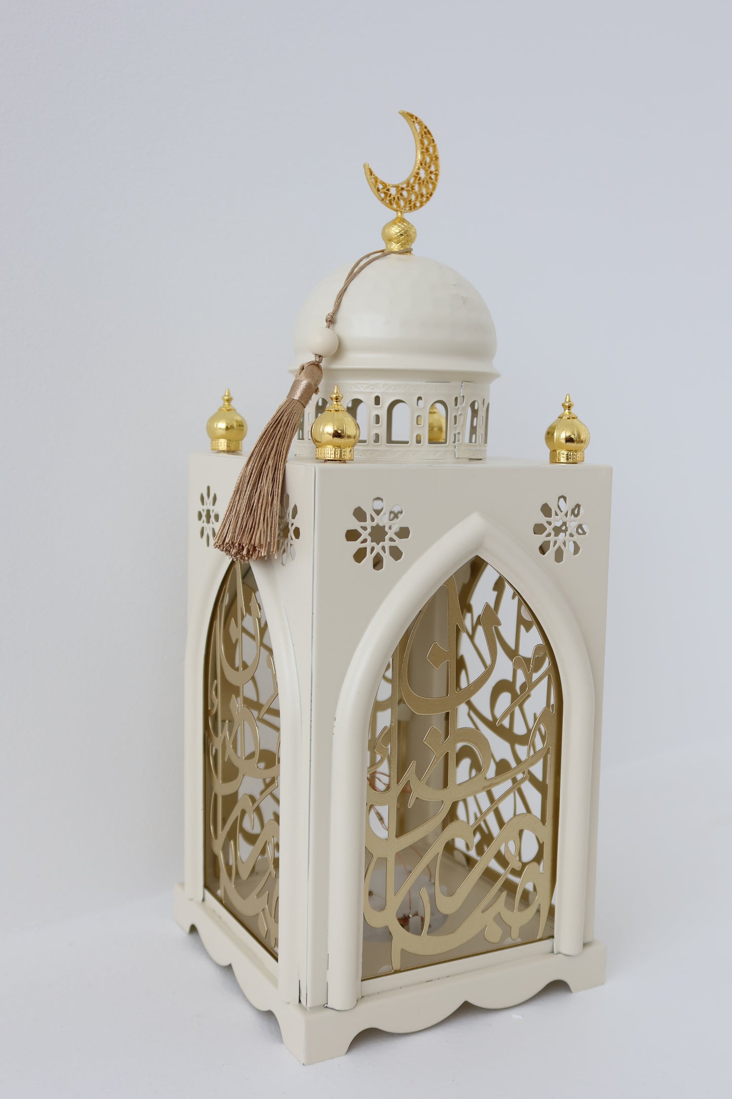 4. Hilal Luxe Lantern