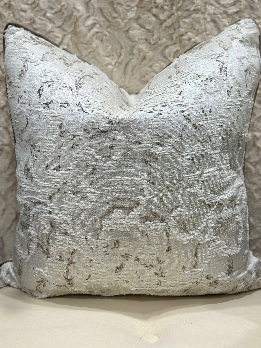 Pearl luxurious cushion