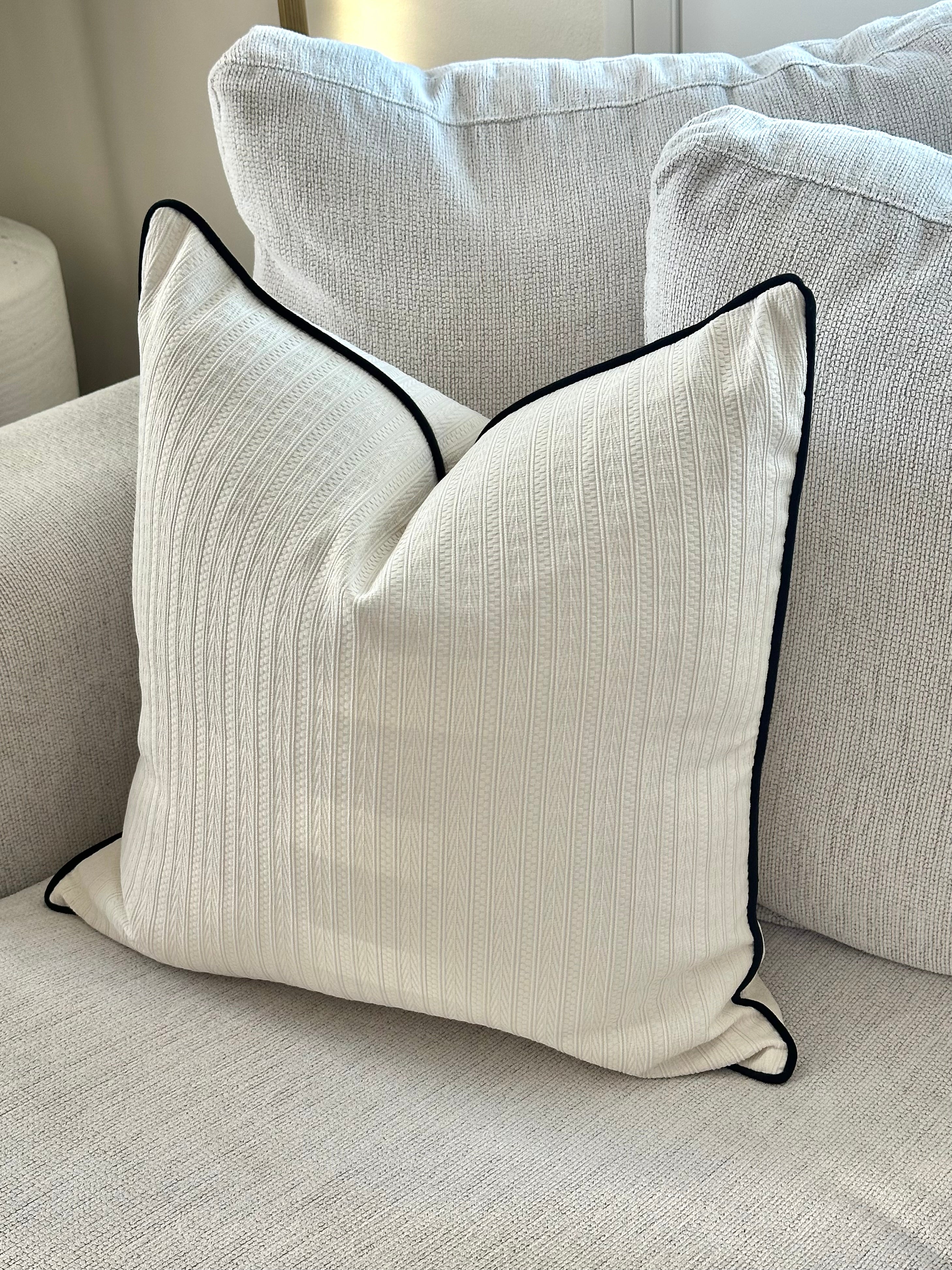 Assiyah Cushion