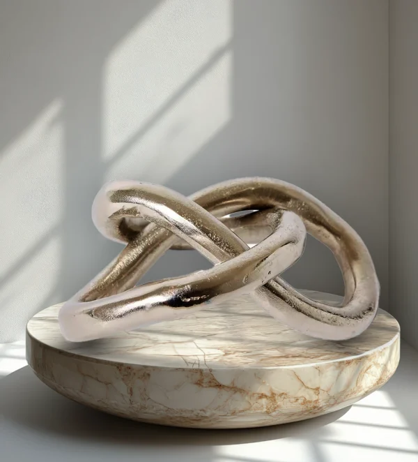 Daisha Sculpture - 19 x 14 x 8cm